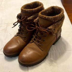 Im selling these Jessica Cline boots. Still in perfect condition and size 7 1/2.